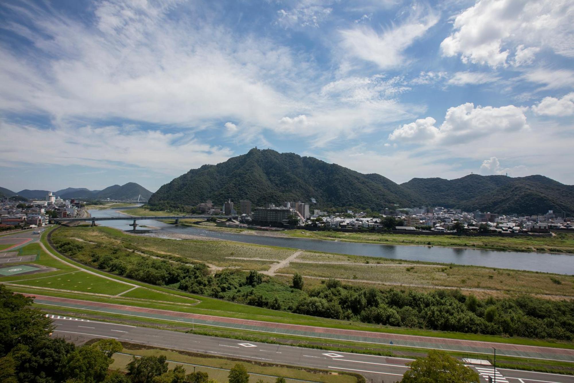 Miyako Hotel Gifu Nagaragawa Buitenkant foto View of the town