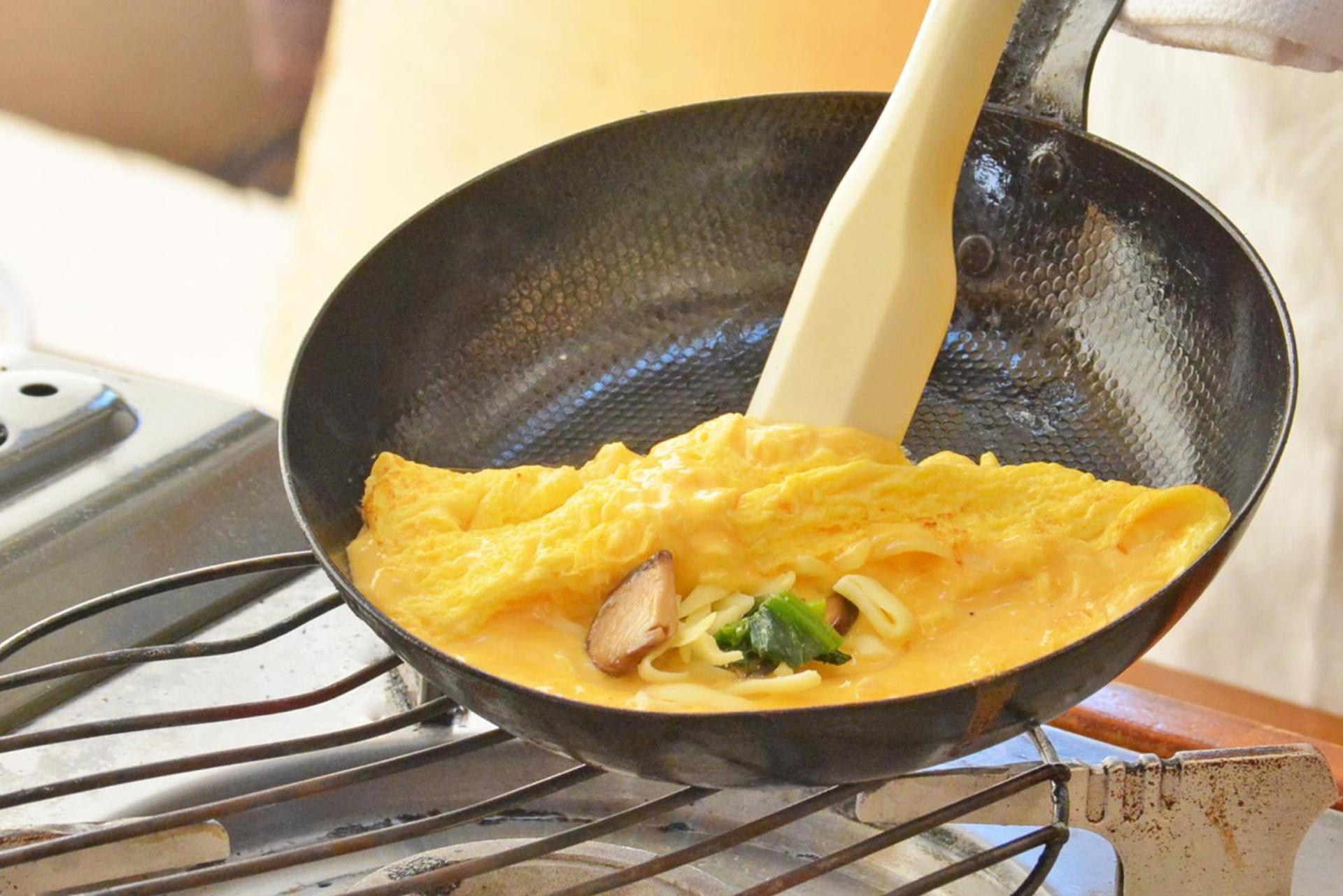 Miyako Hotel Gifu Nagaragawa Buitenkant foto Egg foo young being cooked