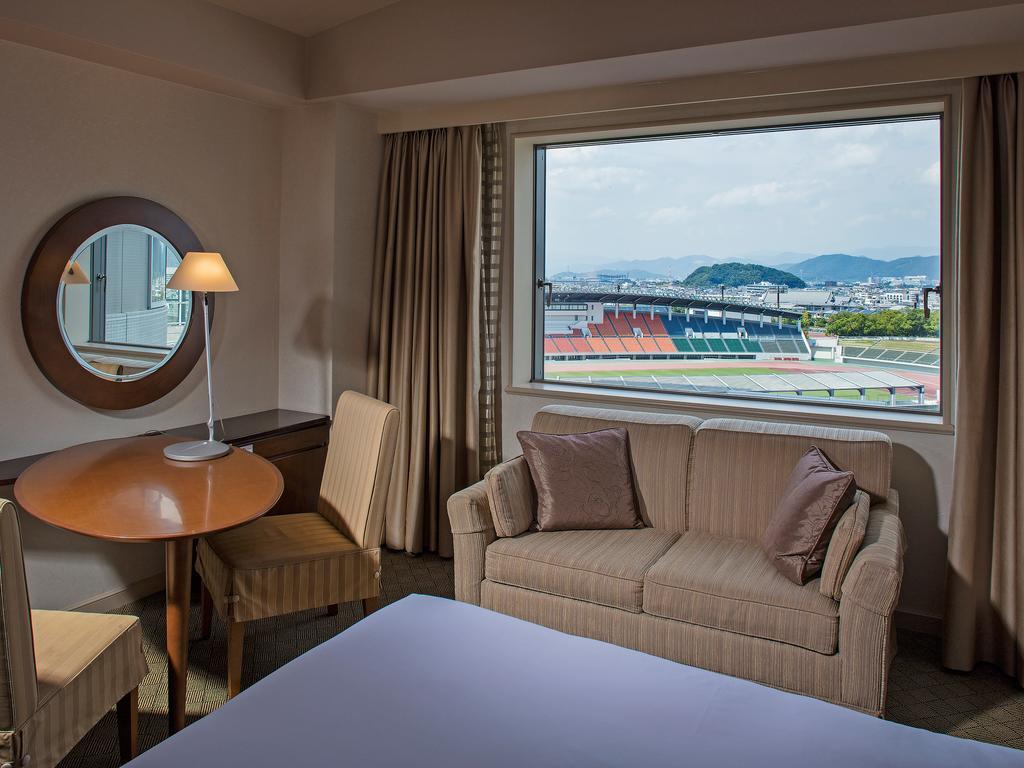 Miyako Hotel Gifu Nagaragawa Buitenkant foto A room at the hotel